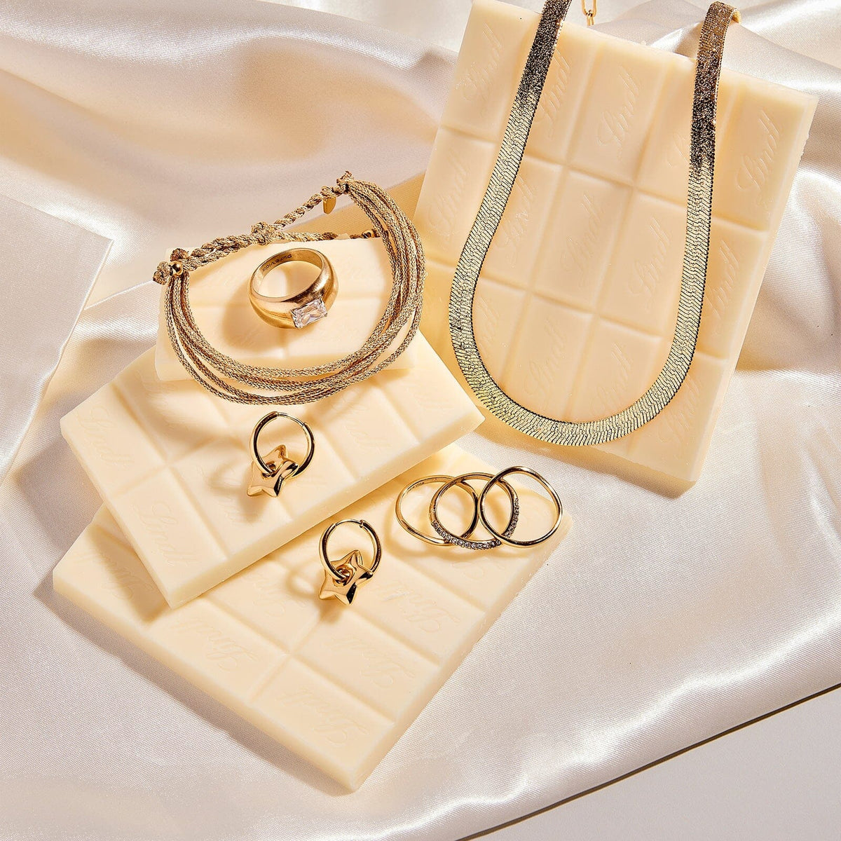 Dome With Stone Ring